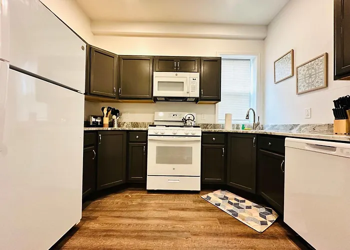 Beautiful 2 Bedroom - Easy Access