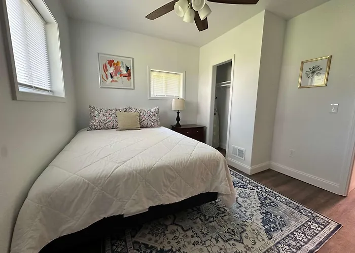 Beautiful 2 Bedroom - Easy Access * Pittsburgh